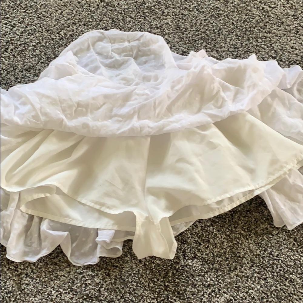 white skort - Picture 3 of 4